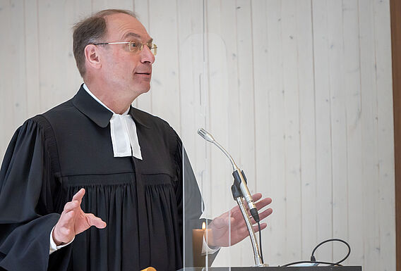 Erntedank Gottesdienst mit Pfarrer Christian Wermbter Erntedank Gottesdienst mit Pfarrer Christian Wermbter