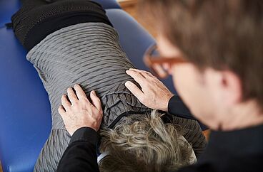 Handauflegen: Raum zur Begegnung - Zeit zum Innehalten